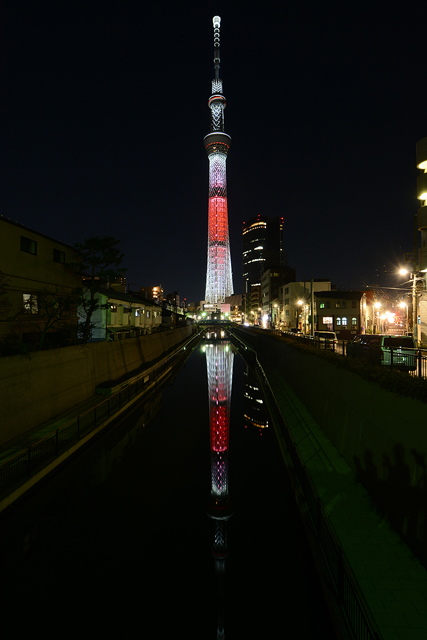 東京スカイツリー　光の三原色ライティング（墨田区側）