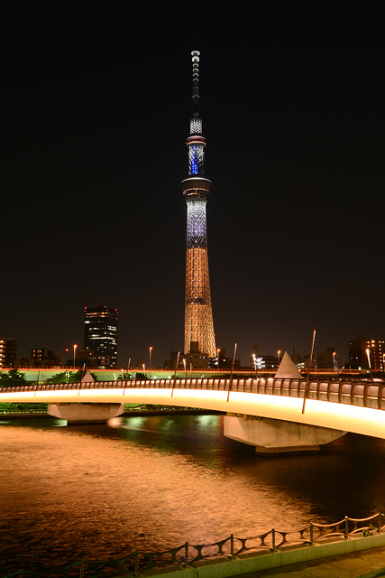 桜橋が似合うスカイツリーの新作ライティング「煌（きらめき）」