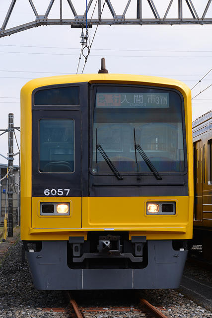 今年は黄色！　南入曽車両基地　電車夏まつり