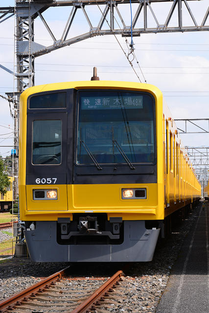 今年は黄色！　南入曽車両基地　電車夏まつり