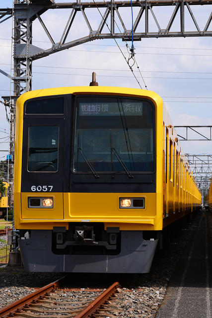 今年は黄色！　南入曽車両基地　電車夏まつり