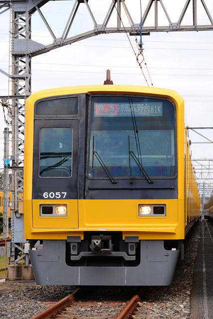 今年は黄色！　南入曽車両基地　電車夏まつり