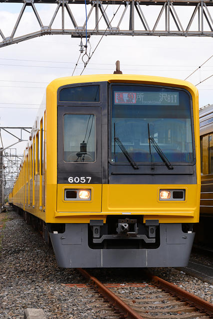 今年は黄色！　南入曽車両基地　電車夏まつり