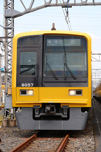 今年は黄色！　南入曽車両基地　電車夏まつり