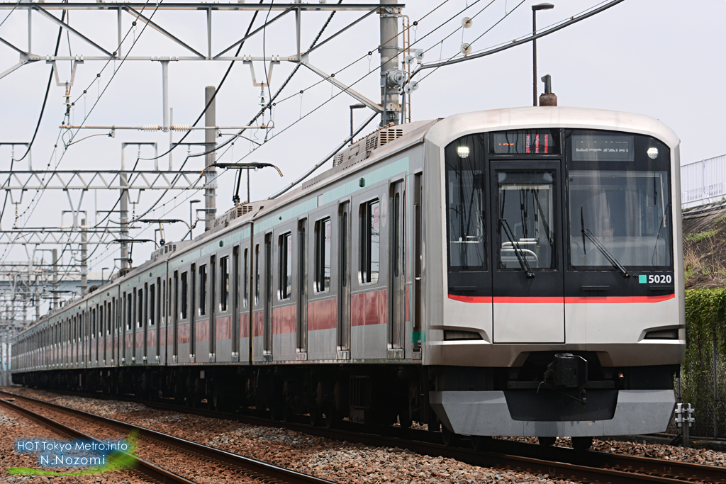 ここは東京？　スカイツリーの下を走る台湾鐡路「普悠瑪」！？