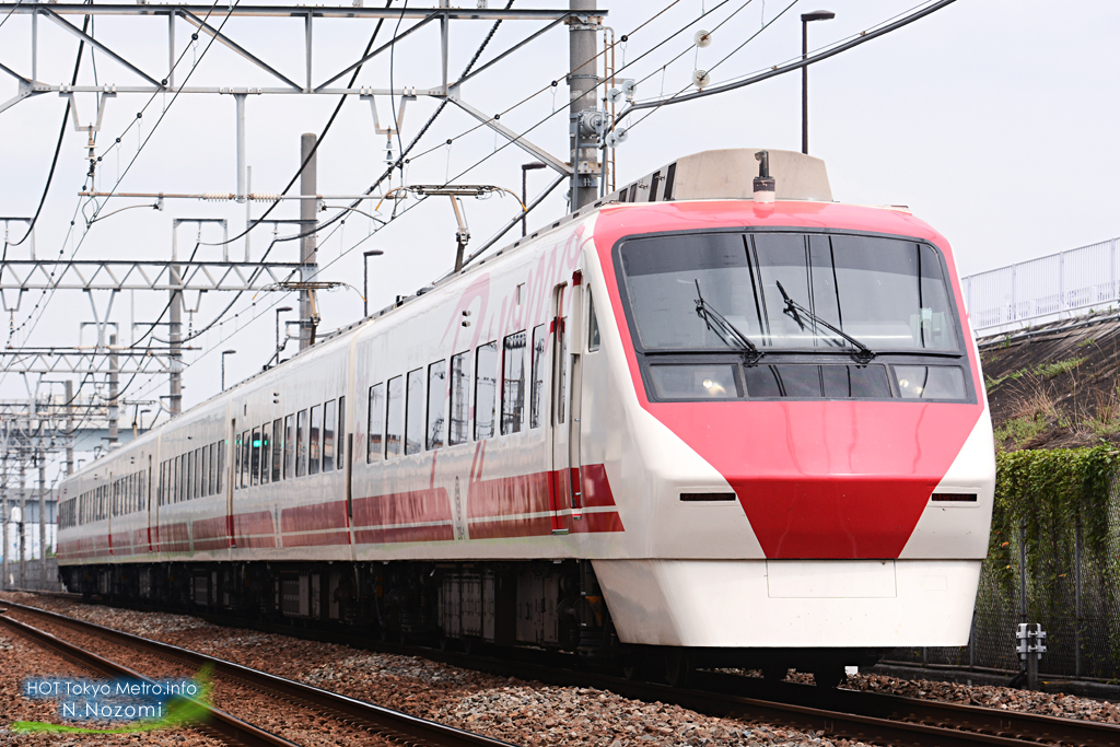 ここは東京？　スカイツリーの下を走る台湾鐡路「普悠瑪」！？