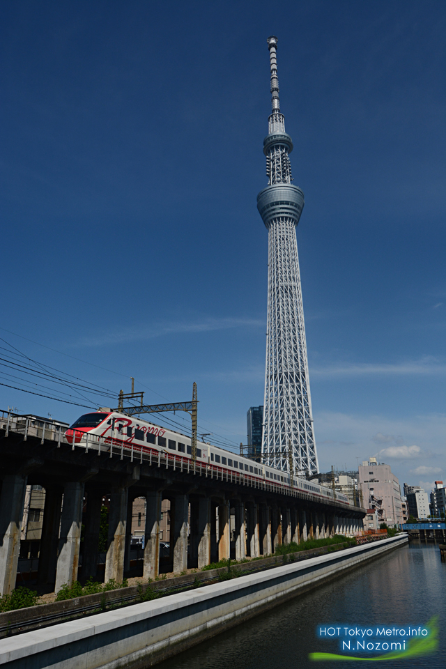 ここは東京？　スカイツリーの下を走る台湾鐡路「普悠瑪」！？