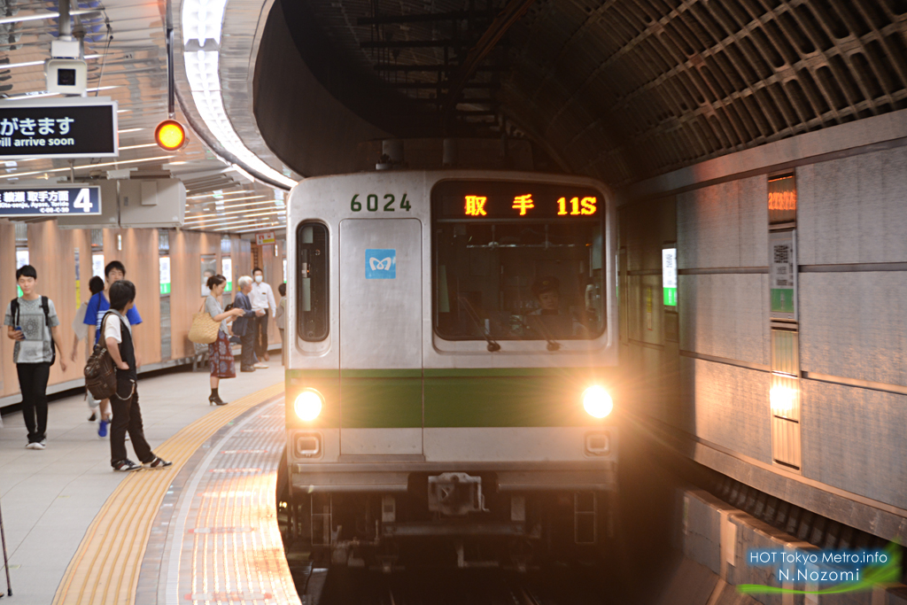 トンネルの中の6000系、夜の6000系　いろんな表情を残す