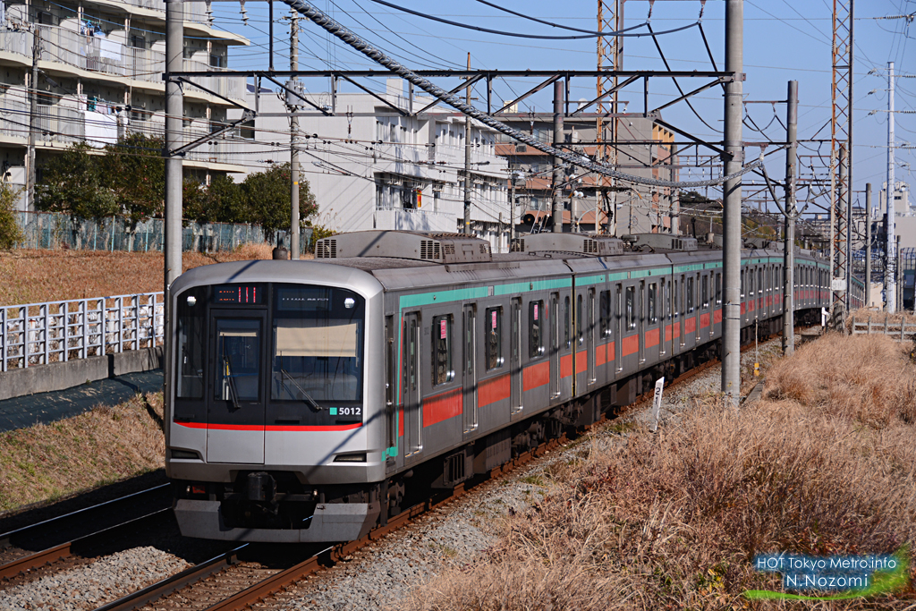 車種が豊富な田園都市線を撮影