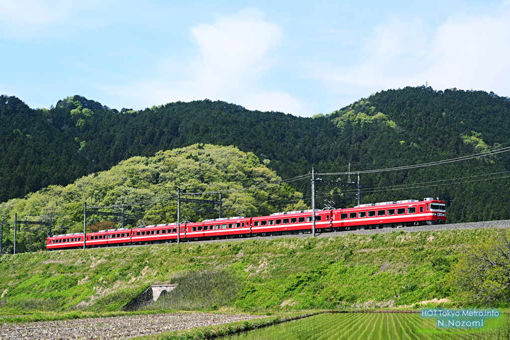 新緑に染まる日光を走る名車を撮影