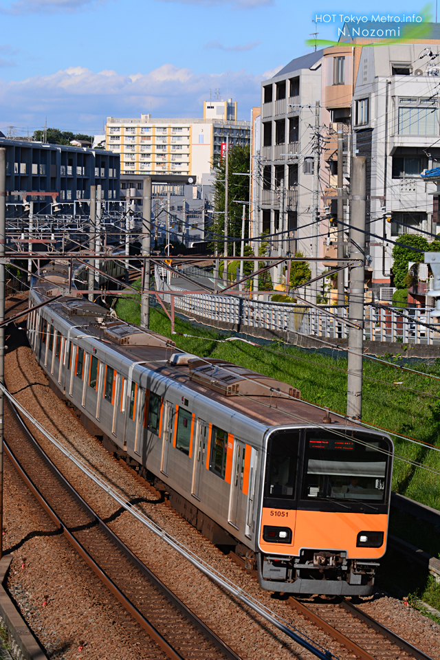 東急のベットタウンを走る華やかな半直電車