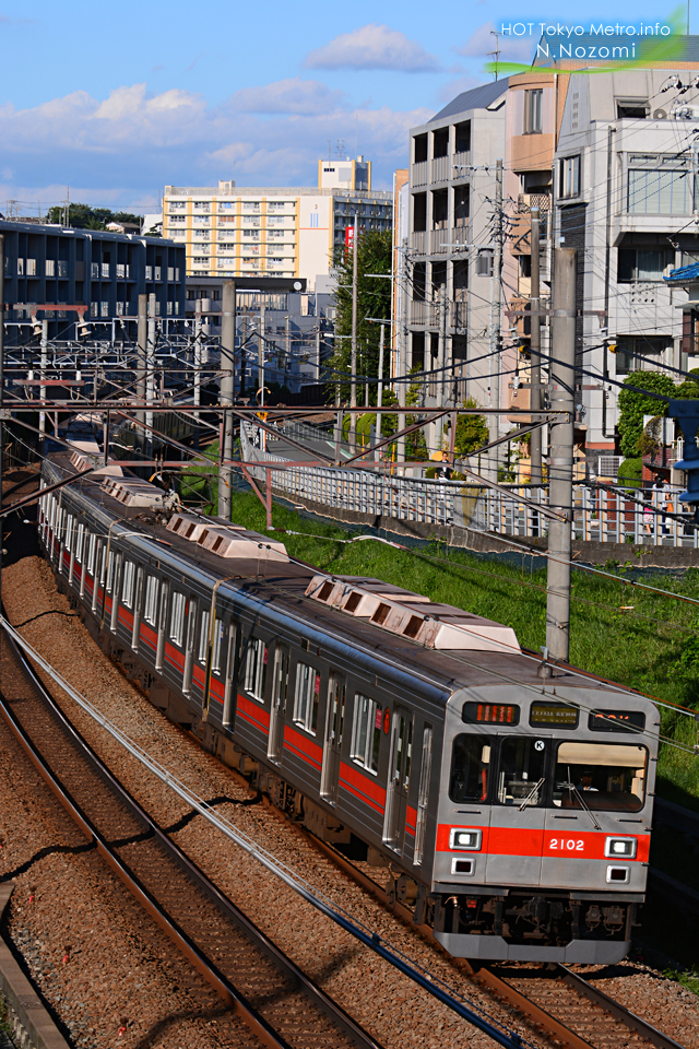東急のベットタウンを走る華やかな半直電車