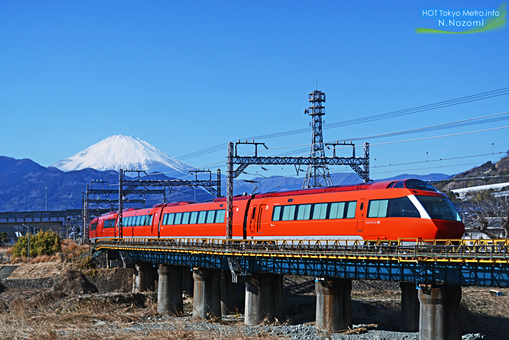 小田急ロマンスカーの新たな仲間 「GSE」試運転を撮影