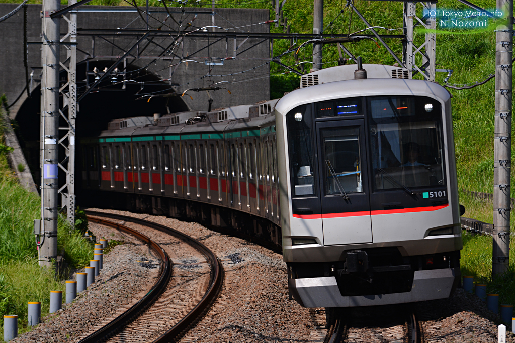 朝の田園都市線を撮影