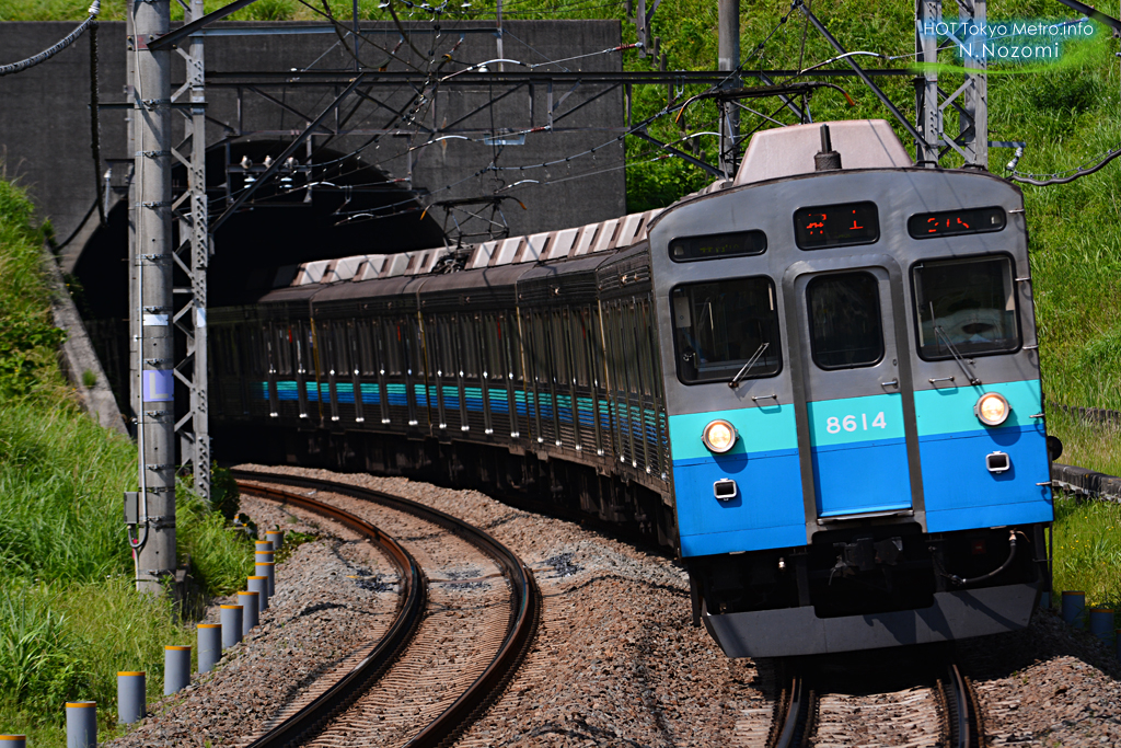 朝の田園都市線を撮影