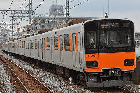 2012年10月27日　　東武スカイツリーライン・蒲生にて　　51056Ｆ