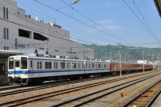 晴れ晴れと横断、東武8111Ｆの旅