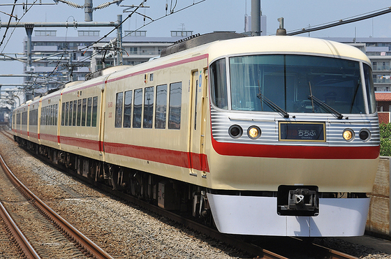 どの車両も格好良く撮れる西武の名撮影地へ・・・