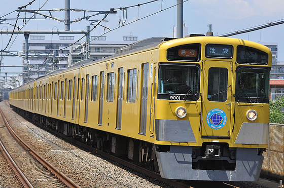 どの車両も格好良く撮れる西武の名撮影地へ・・・