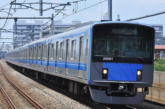 どの車両も格好良く撮れる西武の名撮影地へ・・・