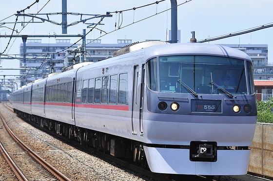 どの車両も格好良く撮れる西武の名撮影地へ・・・