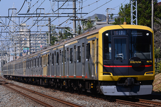 絶好の撮影日和　　彩り豊かな東武東上線