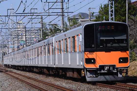 絶好の撮影日和　　彩り豊かな東武東上線