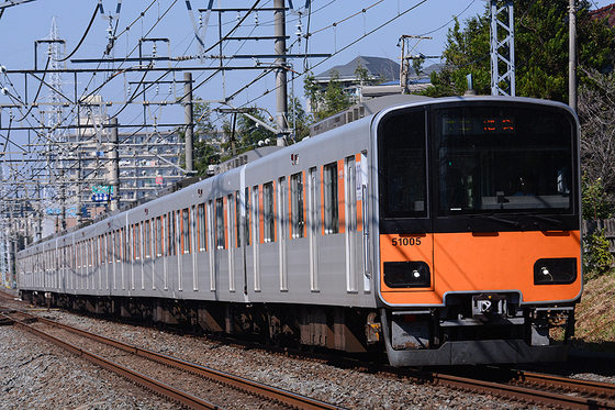 絶好の撮影日和　　彩り豊かな東武東上線