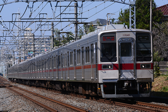 絶好の撮影日和　　彩り豊かな東武東上線