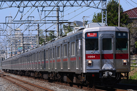 絶好の撮影日和　　彩り豊かな東武東上線