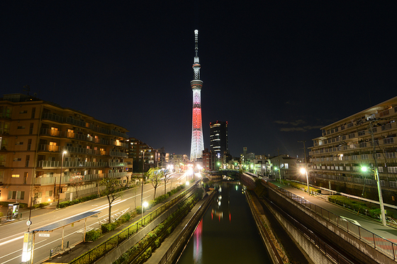 東京スカイツリー　光の三原色ライティング（墨田区側）