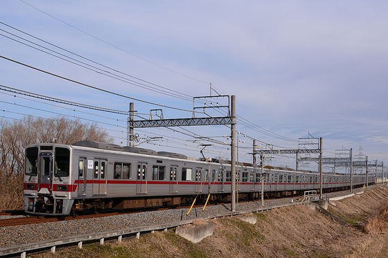 3色運転の予行練習？　100周年の東武東上線を撮る