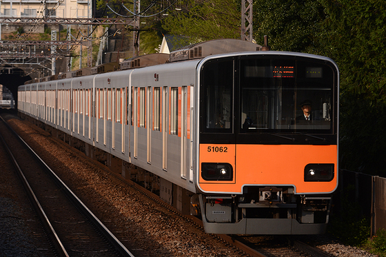 エロ光線を浴びて最後の活躍を見せる半蔵門線8000系　チョッパ車