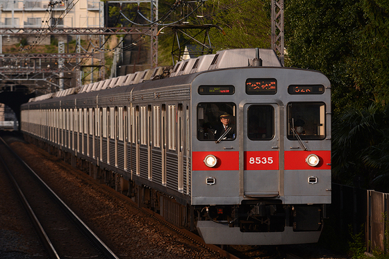 エロ光線を浴びて最後の活躍を見せる半蔵門線8000系　チョッパ車