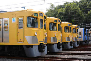 今年は黄色！　南入曽車両基地　電車夏まつり