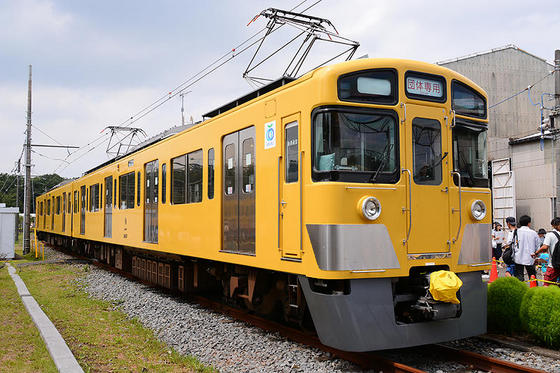 今年は黄色！　南入曽車両基地　電車夏まつり