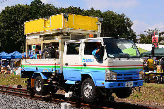 今年は黄色！　南入曽車両基地　電車夏まつり