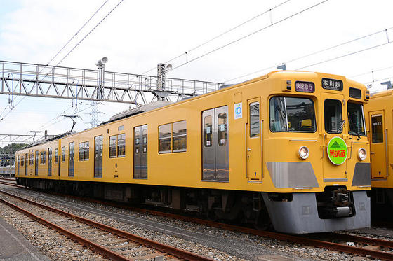 今年は黄色！　南入曽車両基地　電車夏まつり