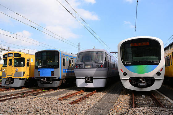 今年は黄色！　南入曽車両基地　電車夏まつり