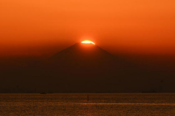 千葉・稲毛海岸からダイヤモンド富士を鑑賞できました