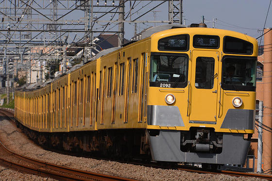 飽きずに撮り鉄　西所沢でいろいろなラッピング電車に遭遇