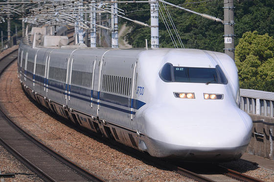 まるで忍者? 山の中を駆け抜ける500 type EVA