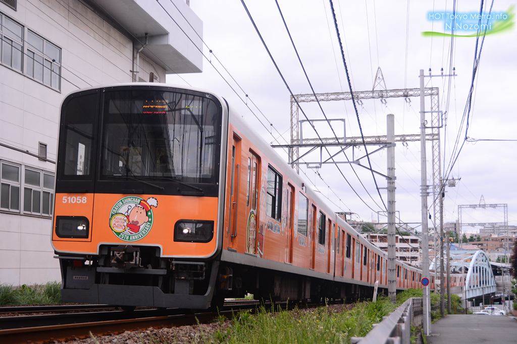 東武50050系　クレヨンしんちゃん25周年記念ラッピング