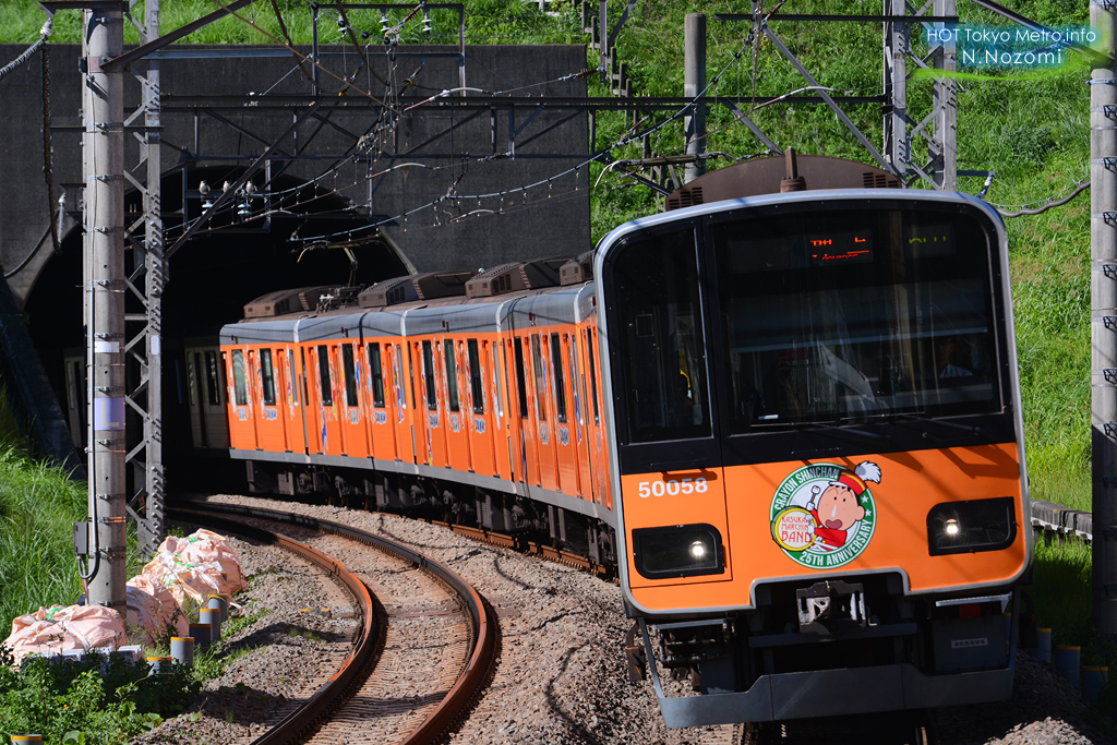 東武50050系 クレヨンしんちゃん25周年記念ラッピング