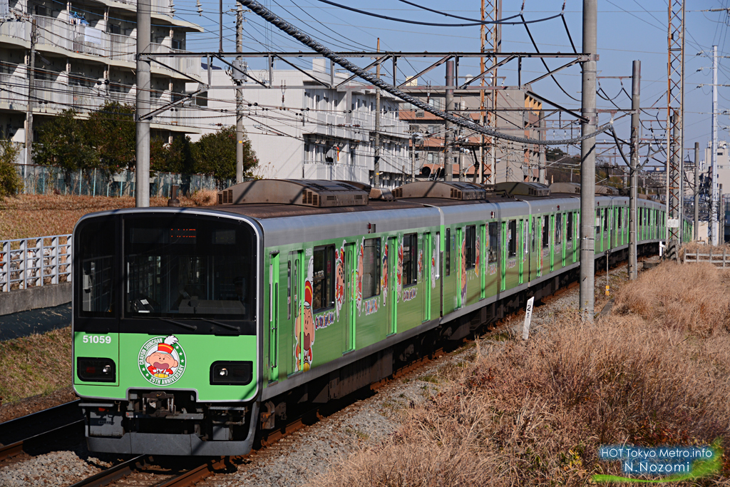 東武50050系　クレヨンしんちゃん25周年記念ラッピング