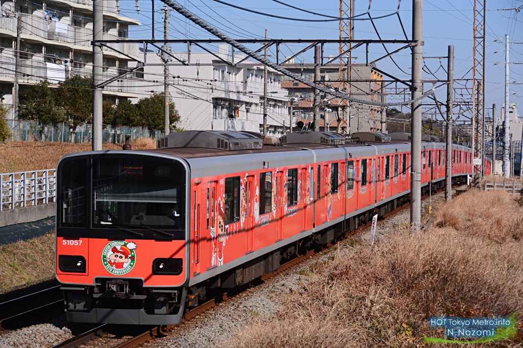 東武50050系 クレヨンしんちゃん25周年記念ラッピング
