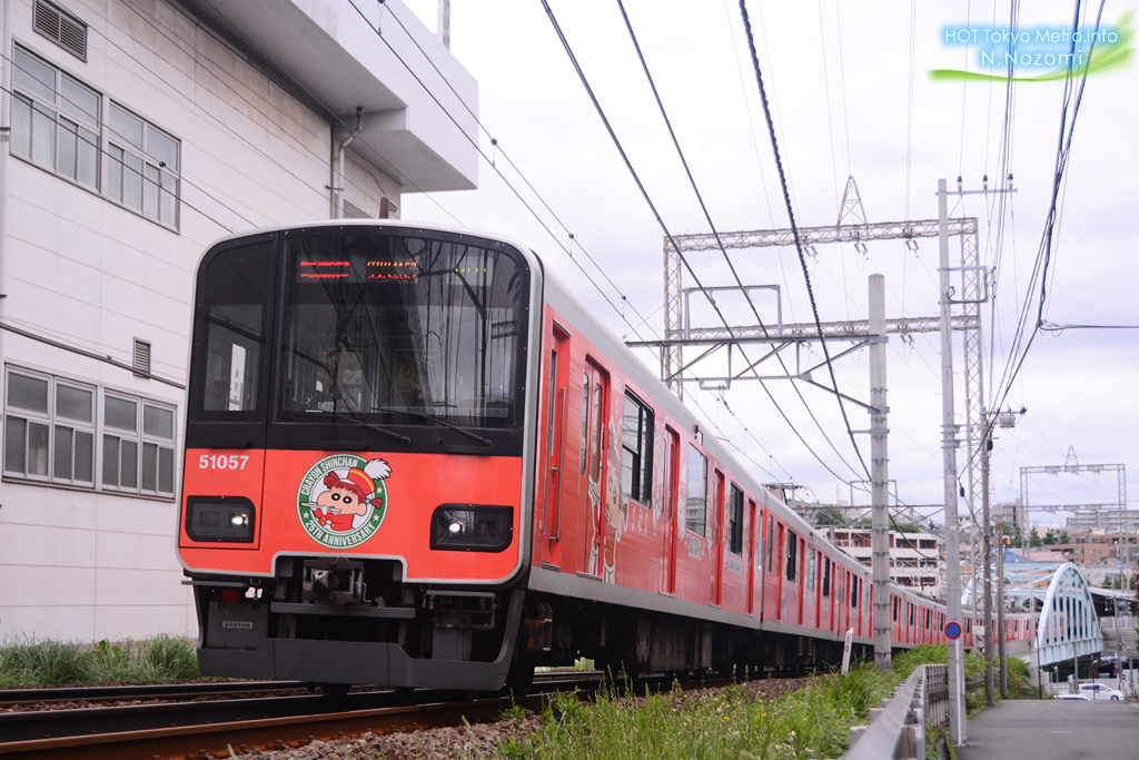 東武50050系　クレヨンしんちゃん25周年記念ラッピング