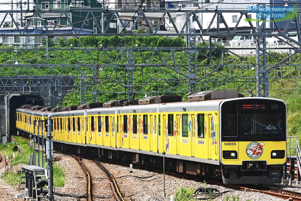 東武50050系 クレヨンしんちゃん25周年記念ラッピング