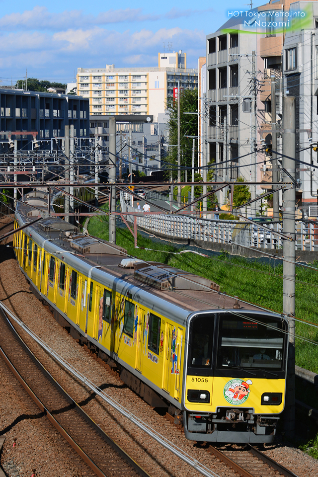 東武50050系 クレヨンしんちゃん25周年記念ラッピング