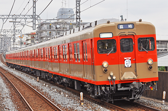 東武8111Fツートンカラー　好評運転中